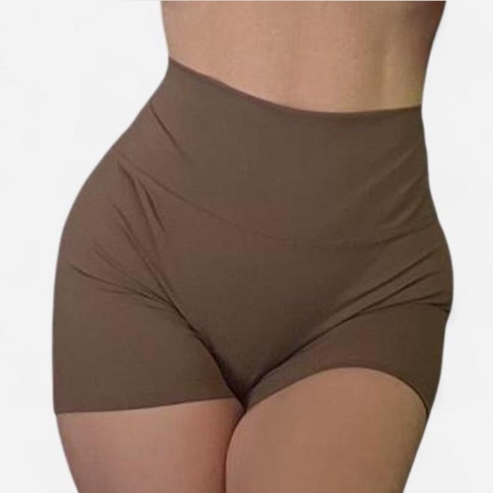 🦋 Tan High Rise Seamless Shorts 🦋 - Picture 2 of 5